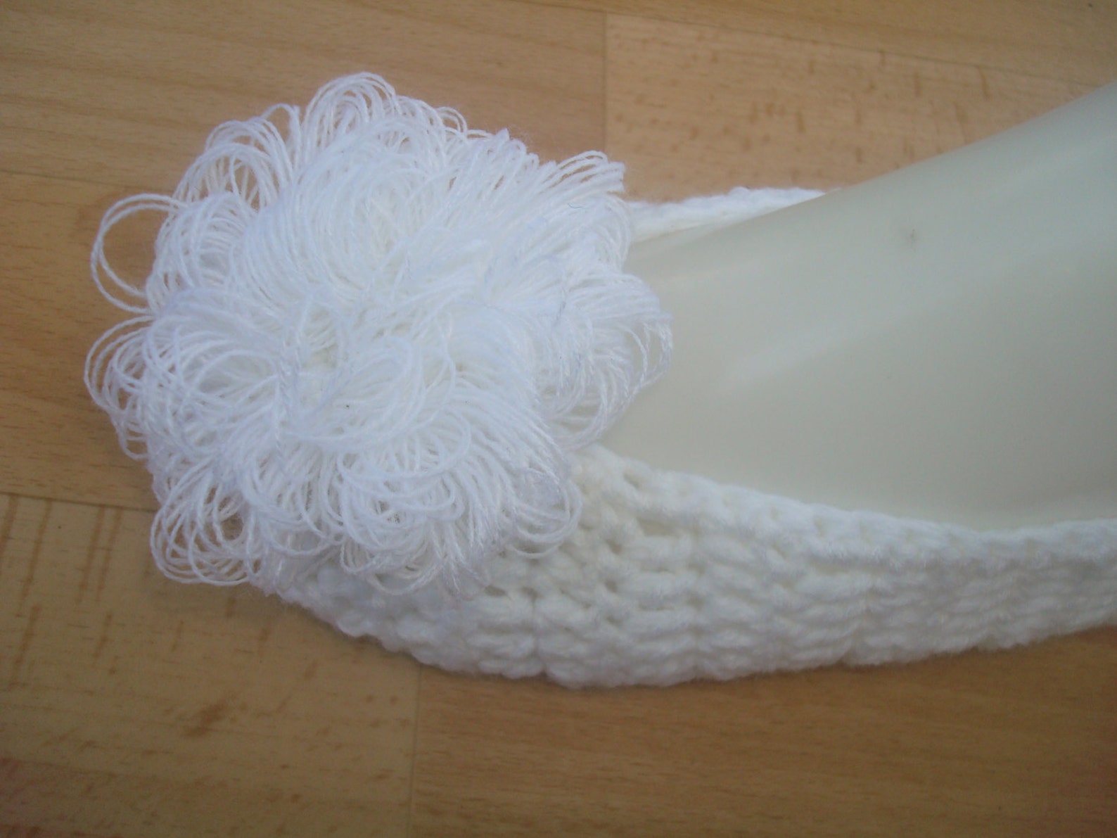 bridal wedding dance slippers, white crochet bride shoes, ladies ballet flats, womens white slippers with flower, beautiful eleg bridal wedding dance slippers, white crochet bride shoes, ladies ballet flats, womens white slippers with flower, beautiful eleg