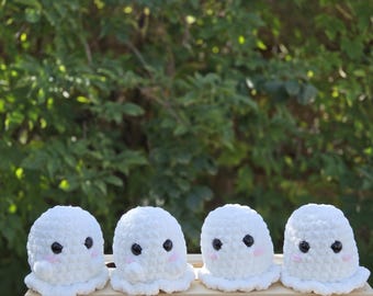 Peluche de fantasma de ganchillo