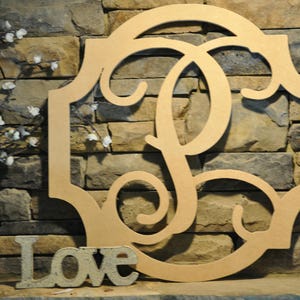 Señal de monograma de madera, señal de monograma colgante de puerta, letrero de la puerta principal, colgador de la puerta del monograma, signo de madera cruda, signo de madera, regalo de calentamiento de la casa