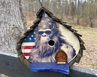 BIRDHOUSE, Bigfoot Birdhouse, Sasquatch, Crooked Birdhouse, Unique Birdhouse, Large Birdhouse, Bird Decor, Yard Decor, Birdhouse, Bigfoot