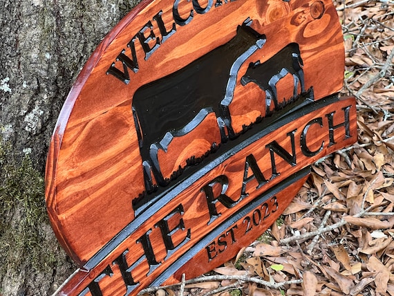 牛 看板 農場看板、牧場看板、彫刻された牛の看板、ウェルカムサイン、農場装飾