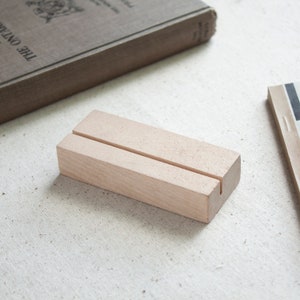 Support en bois moyen, marque-places, support pour menu, support pour numéro de table, support pour cartes de visite, support pour enseigne de commerce de détail