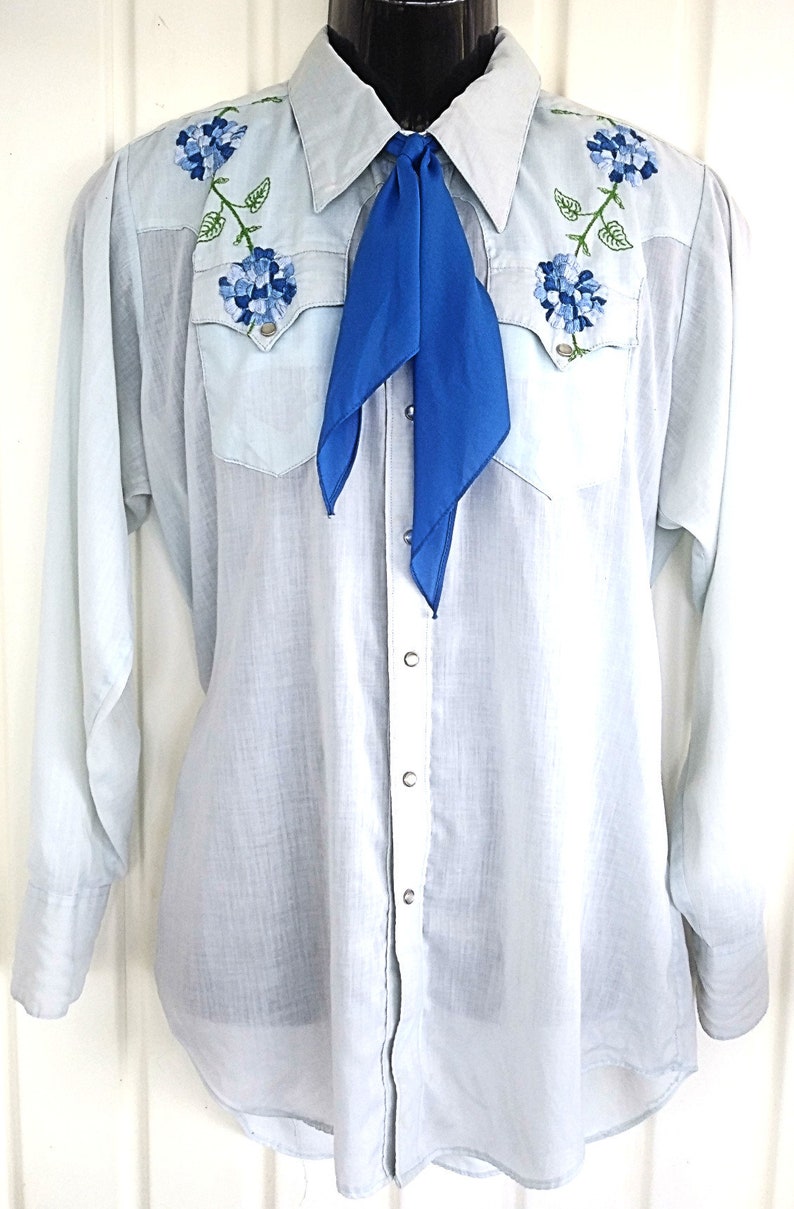 Rockmount Ranch Wear Vintage Western Men's Cowboy, Rodeo Shirt, Pale Blue with Embroidered Flowers, Approx. XLarge see meas. photo image 2