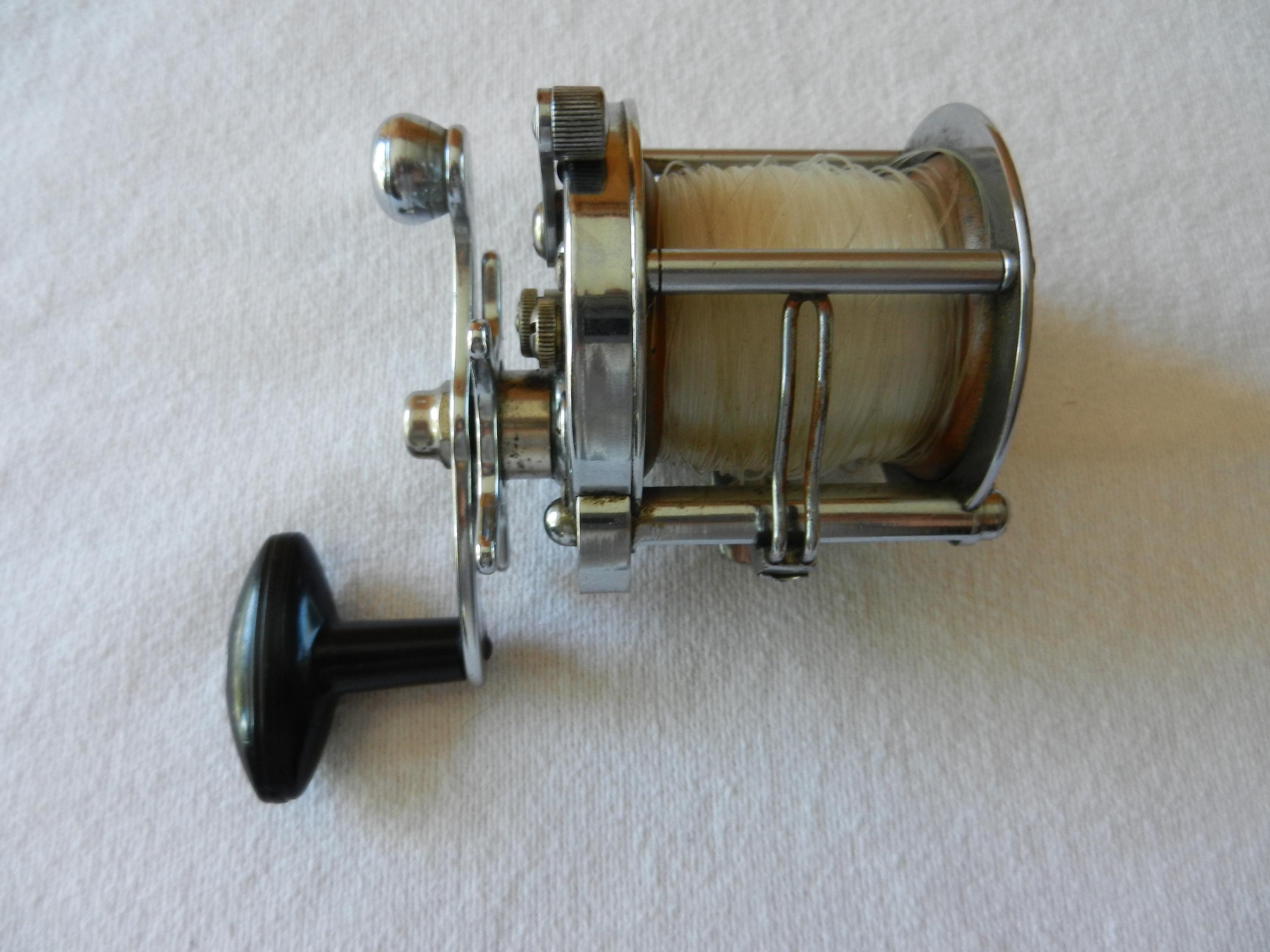 Vintage Pflueger Rocket 1365-F Made in USA Bait-casting