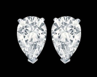 Op de afbeelding: Een paar peervormige diamanten oorbellen met een heldere, sprankelende afwerking.