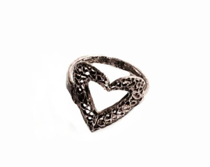 An Divine 1930's Art Nouveau Loving Filigree Heart Ring / Sterling Silver, USA Ring Size ( 7 ) #2730