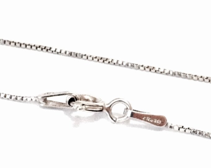 A Delicate 18" Mid-Century Italian Designer Box-Briollete Chain Necklace / Sterling Silver, Spring Clasp, 1.34 Grams #4011