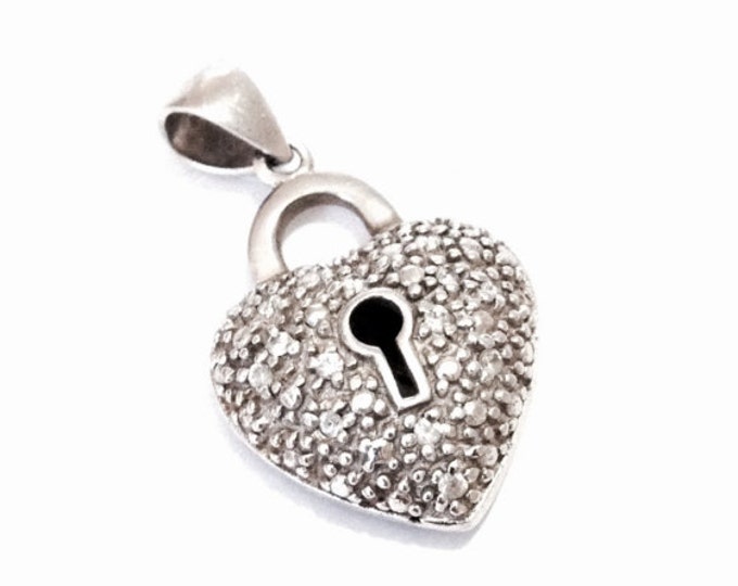 An Elegant Oriental Silver Heart-Key cz Diamond Embossed Pendant / Sterling Silver, Spring Clasp, 1x.6x.35", 3.35 Grams #4004