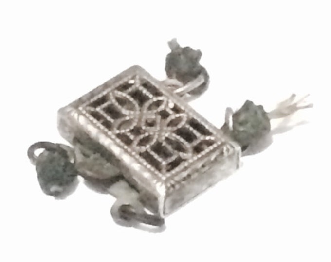 An Early 1930's Art Nouveau Filigree Bracelet Catch - Jeweler's Finding / Sterling Silver, .5x.4x.2", .89 Grams #3203