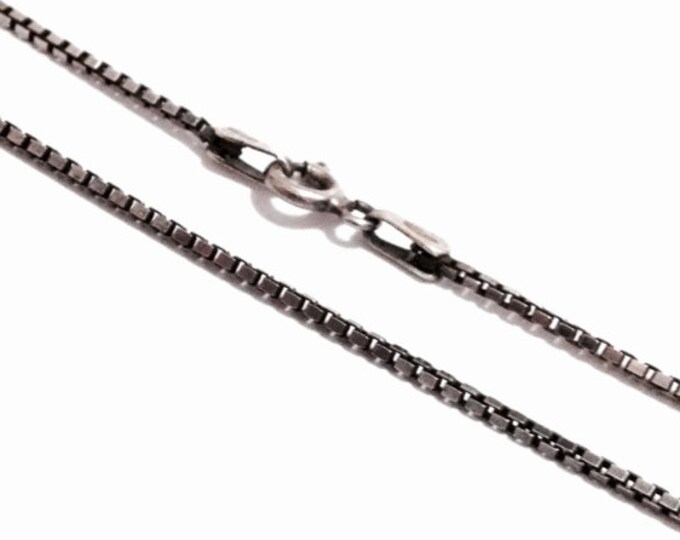 An 18" Mid Century Italian Book-Box Chain Necklace / Sterling Silver, Spring Clasp, 3.46 Grams #3505