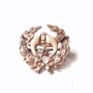 A 1920's Art Deco Masonic - Frat. Crescent Pin/Brooch, Enamel & Ruby / 10K Yellow Gold .75x.75x.25", 1.72 Grams #3230