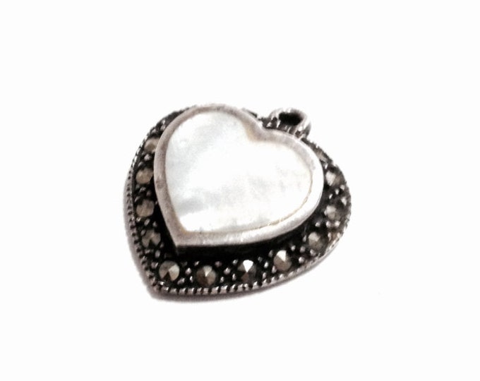 A Delicate Early 1940's Solitaire Agate & Marcasite Paved Heart Charm - Pendant / Sterling Silver, .75x.6x.25", 2.2 Grams #3585