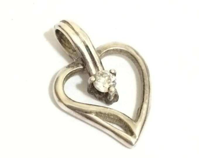 An Elegant Mid-Century Art Nouveau Solitaire cz Diamond Heart Charm-Pendant / Sterling Silver, 2x1x.5 (CM), 1.51 Grams #4237