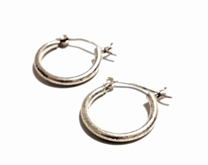 A Pair of Mid-Century Art Nouveau 1" Threader Hoop Earrings / Sterling Silver, 1.23 Grams #3409