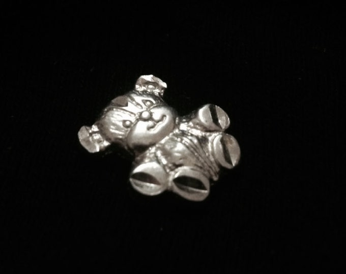 A Cute 1960-70's Retro Teddy Bear Slip Charm - Pendant / Sterling Silver, .75x.5x.25", 1.91 Grams #3362