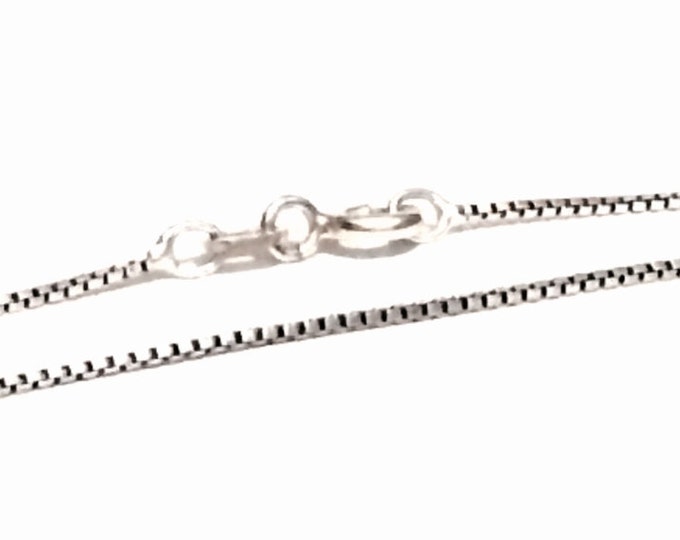 A 17" Mid-Century Italian Box-Briolette Chain Necklace / Sterling Silver, Spring Clasp, 1.73 Grams #3889