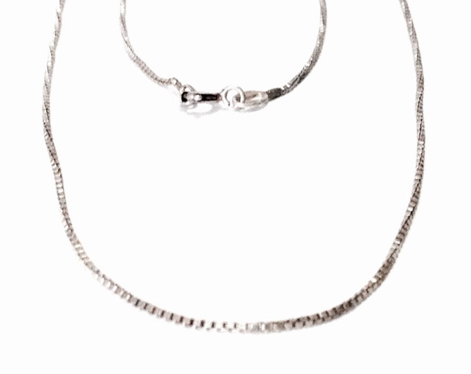 An 18" Mid-Century Italian Box-Briolette Chain Necklace / Sterling Silver, Spring Clasp, 2.61 Grams #3869