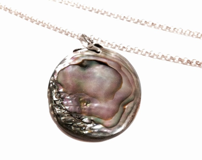 A Stunning Oval Cut Abalone Cabachon Pendant on a 18" Italian Cable Chain Necklace / Sterling Silver, 1.5x1.25x.25" , 8.88 Grams #3544