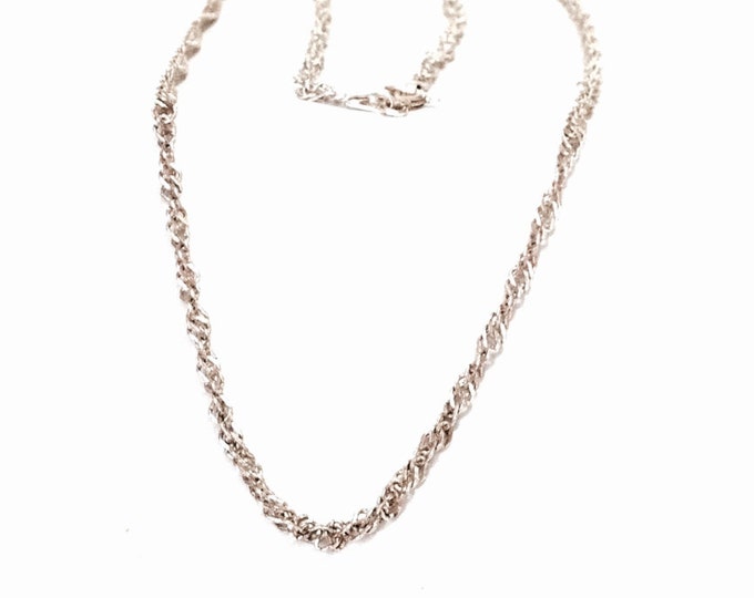 An 18" Mid-Century Italian Twisted Helicase Chain Necklace / Sterling Silver, Spring Clasp, 3.81 Grams #4003