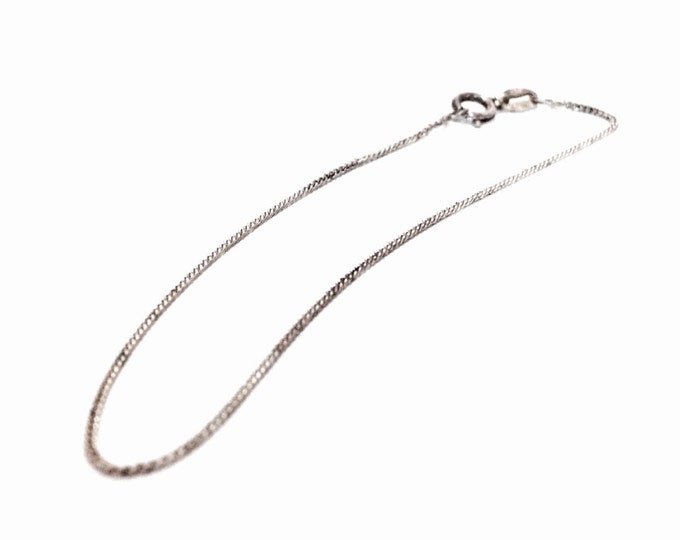 A Dainty 7" Mid-Century Italian Curb-Gourmette Chain Bracelet / Sterling Silver, Spring Clasp, .70 Grams #3635