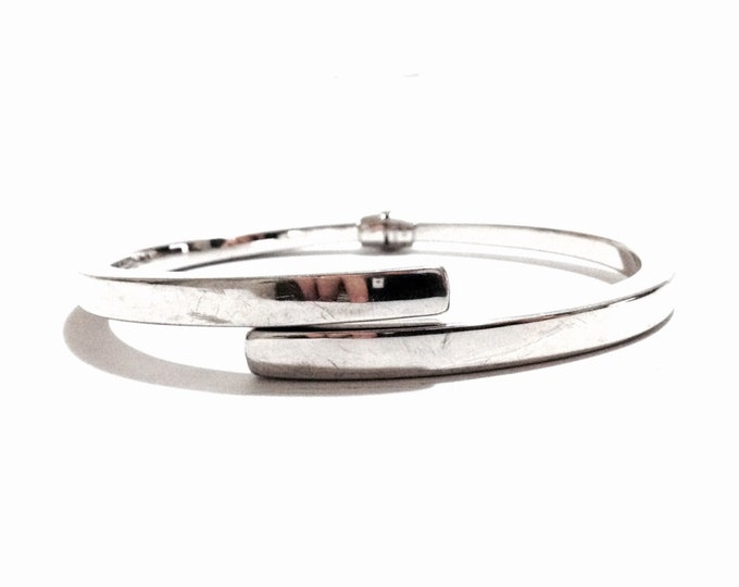 An 8.5" 1960-70's Retro-Modernist Oriental Doublet Flip-Cuff Bracelet / Sterling Silver, 14.8 Grams #3618