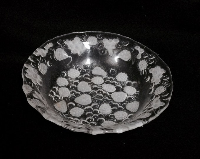 Etched Convect Crystal Fruit Bowl and Dish, in good condition, 6" diameter, 1" deep, 8oz #2347