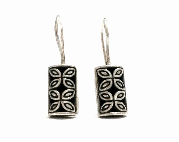 A Pair of Mid-Century Doublet Thai Designer Hollow Flowered Threader Earrings / Sterling Silver, 1x.25x.25" Each, 3.59 Grams #3531