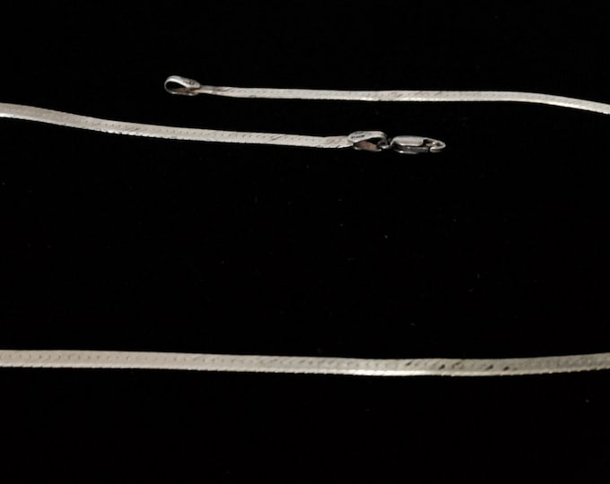 A 'JIL' 1940's Italian Designer 18" Herringbone Chain Necklace / Sterling Silver, Spring Clasp, 1/8" Thick, 6.5 Grams #3995