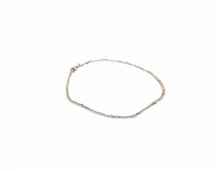 A Dainty 7.75 Mid Century Italian Art Nouveau Cuban Link Chain Bracelet / Sterling Silver, Spring Clasp,  1g #945