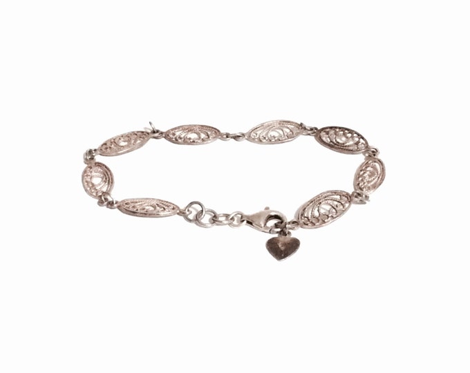 Handmade 925 antique art nouveau filigree bracelet in sterling silver w/ spring closure and heart charm, 8.0 inches, 5.04 grams. #2405