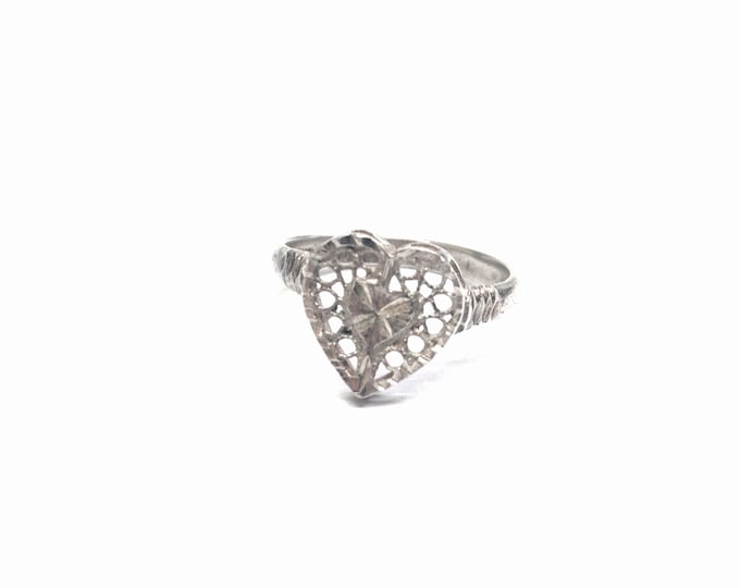 A Delicate 1940's-50 Heart Filigree / Sterling Silver Ring, USA Ring Size 4.75, 1.48 Grams #1445