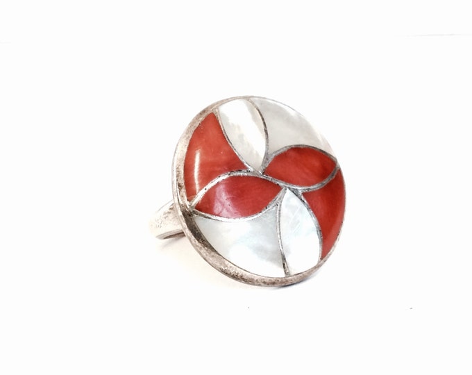 A Mid-Century Southwestern Art Nouveau Sterling Silver, White Shell & Red Coral Inlaid Ring, USA Ring Size 6, 7.48 Grams #3012