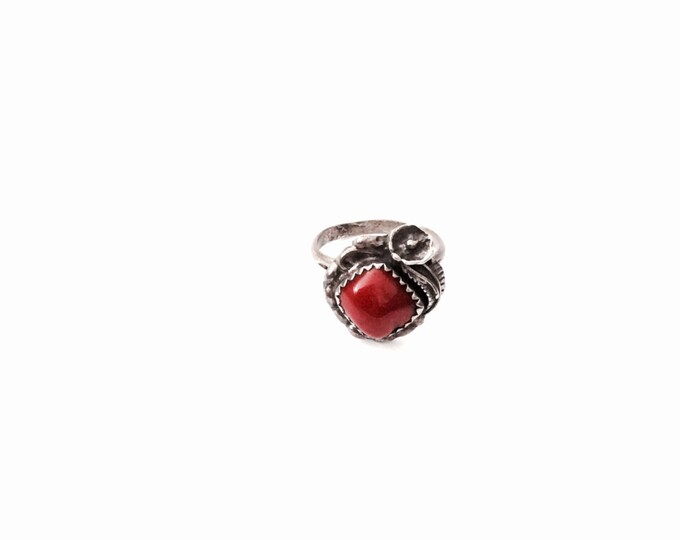 A Delicate Southwestern Antique Red Coral & Flowering-Leaf Engraved Sterling Silver Ring, USA Ring Size 4, 3.00 Grams #2857