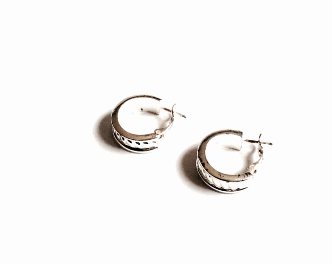 A Pair of Mid-Century Thick Thai Sterling Silver Hoop-Stud Earrings, Designer Signed SW, .75x.75x.25, 7.49 Grams #2693