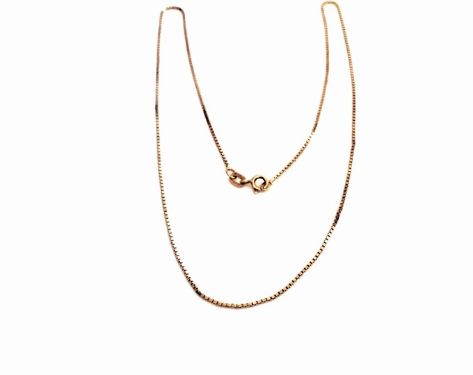 A Delicate 18" Italian Gold Vermiel - Sterling Silver Briolette/Box Chain Necklace, 2.45 Grams #2960