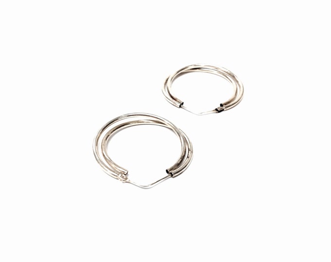 A Pair Of Handmade Mid-Century Sterling Silver Doublet-Wound Hoop Earrings, 1.5x1.5x.1”, 5.42 Grams #3090