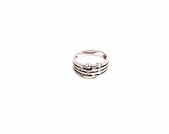 An Elegant Vietnamese Modernist Sterling Silver & CZ Diamond Inlay-Cluster Ring, USA Ring Size 9, 4.77 Grams #2957