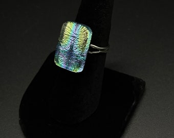 Adjustable multicolor dichroic fused glass ring