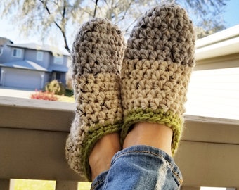 Simple crochet slippers, crochet pattern, crochet slippers, slippers, easy crochet slippers, pdf file, crochet slipper pattern, chunky yarn