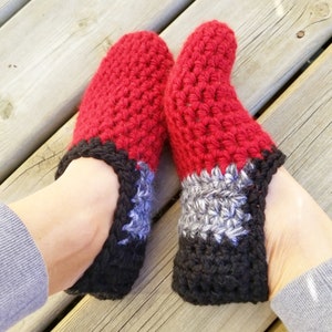 Simple crochet slippers, crochet pattern, crochet slippers, slippers, easy crochet slippers, pdf file, crochet slipper pattern, chunky yarn image 3
