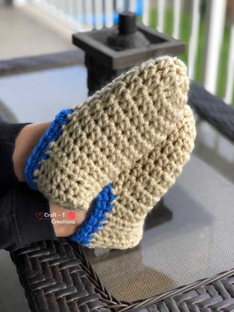 Simple crochet slippers, crochet pattern, crochet slippers, slippers, easy crochet slippers, pdf file, crochet slipper pattern, chunky yarn image 5