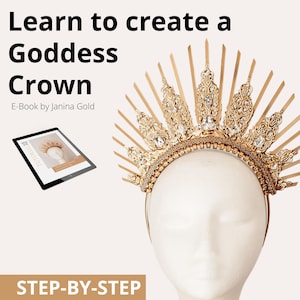 Peut inclure: Une couronne de déesse dorée avec un guide étape par étape sur la façon de la créer. La couronne est en métal et a une forme de halo avec des pointes et des détails complexes. Le guide est un livre électronique de Janina Gold.