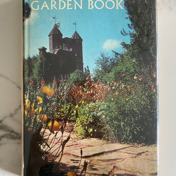 V.Sackville-West's Garden Book, Vintage Edition, Atheneum, New York, Sissinghurst