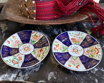 A beautiful pair of early Coalport "Japan" style Imari plates, circa 1805, blue and white ground, gilt, antique china, England