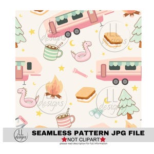 Könnte beinhalten: Nahtloses Muster mit rosa Wohnwagen, Lagerfeuern, S'mores und dinosaurierförmigen Schwimmreifen auf cremefarbenem Hintergrund. Enthält Sterne, Bäume und Tassen heiße Schokolade. Der Text "SEAMLESS PATTERN JPG FILE" befindet sich unten.