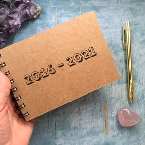 Personalised Mini leavers book, A6 blank kraft pocket custom notebook, small pocket sized autograph book for school leavers last day afbeelding 3