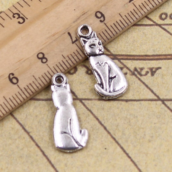30個入り 猫チャームペンダント 22 x 9 mm アンティークシルバー装飾