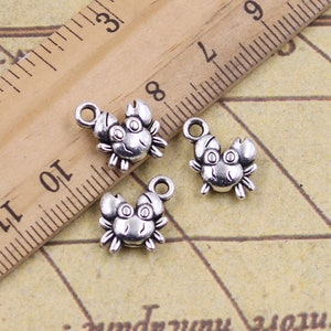 50個 カニチャームペンダント 12 x 11 mm アンティークシルバージュエリーアクセサリー ジュエリー製作 DIY 手作りクラフトベース素材