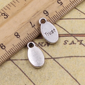 30 peças de pingentes com pingentes de letras "Trust" 15 x 8 mm, acessórios de ornamento de prata antiga para fazer joias, material de base para artesanato feito à mão