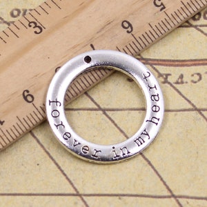 10 piezas de dijes de letras "Forever in my Heart", 28 mm, adornos de plata antigua, accesorios para hacer joyas, material artesanal para manualidades DIY.